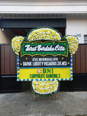 Papan Bunga Duka di Sukanegara